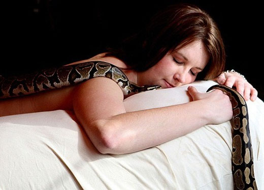 SNAKE MASSAGE