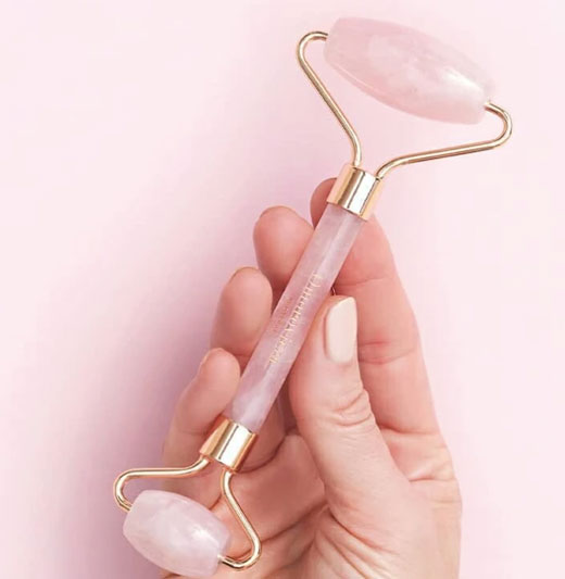 Departamento Creta paso Rollers faciales, el beauty gadget de moda | rostro | rodillos | jade | cuarzo | moda | cosmetica | cosmeticos | drenaje linfático | | COSMETOLOGAS.COM - Belleza y estética profesional Departamento Creta paso Rollers faciales, el beauty gadget de moda | rostro | rodillos | jade | cuarzo | moda | cosmetica | cosmeticos | drenaje linfático | | COSMETOLOGAS.COM - Belleza y estética profesional
